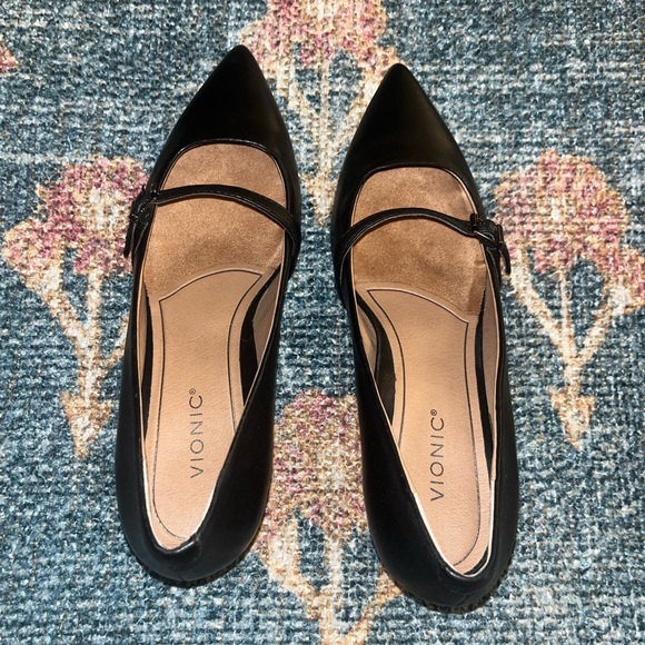 Women’s Vionic Minnie Black Leather Pointed Toe Kitten Heel - Picture 7 of 7